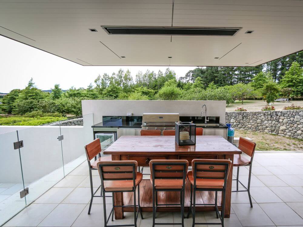 Outdoor Kitchen